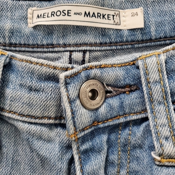 Melrose & Market Boyfriend Distressed Jeans - Picture 5 of 6